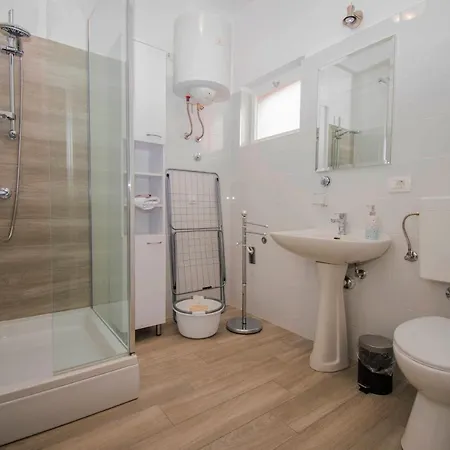 Apartman Lina *